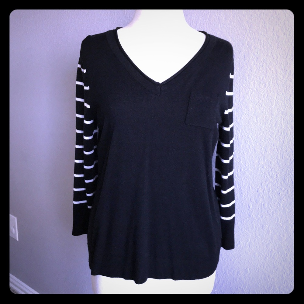 NWOT VNECK SWEATER